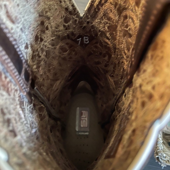 Ariat western boot excellent condition worn 2-3 times - Picture 3 of 6